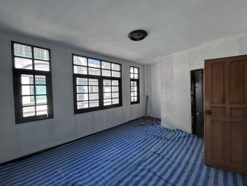 ขาย /ให้เช่า อาคารพาณิชย์ 3.5 ชั้นทำเลใจกลางสุขุมวิท BTS พร้อมพงศ์ ซอยพร้อมศรี 5