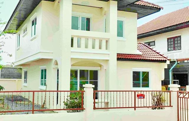 บ้านเดี่ยว 2 ชั้น รีโนเวทใหม่ ให้เช่า 3 นอน 2 น้ำ แยกบางพูน 1.5 กม. 35 ตร.ว. 140 ตร.ม. สนามกอล์ฟเมืองเอก 2.7 กม.ม.รังสิต 7
