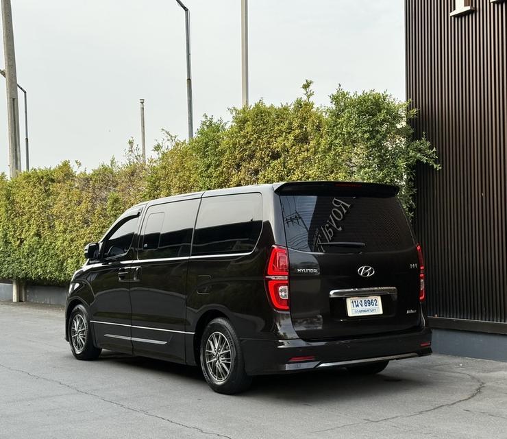 รหัสรถ AP8962 HYUNDAI H-1 2.5DELUXE AT ปี 2020 สีน้ำตาล
