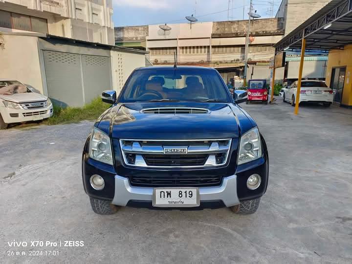 Isuzu D-Max สีน้ำเงิน