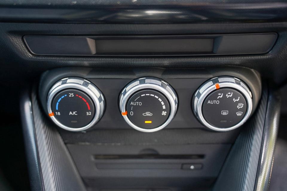 #MAZDA 2 1.3 Sports High AT (ปี 2015)ทะเบียน: 6กธ 8146 (กรุงเทพมหานคร)สี: เทา รูปที่ 11