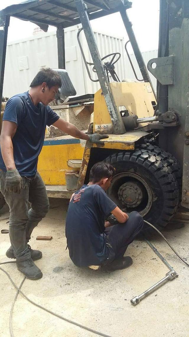 ยางตันดำ ยางตันโฟล์คลิฟท์ ล้อForklift