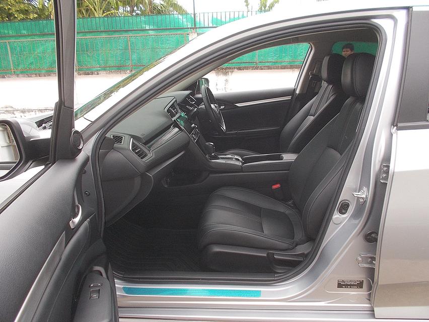 Honda Civic Fc 1.8 EL ปี 2019 10