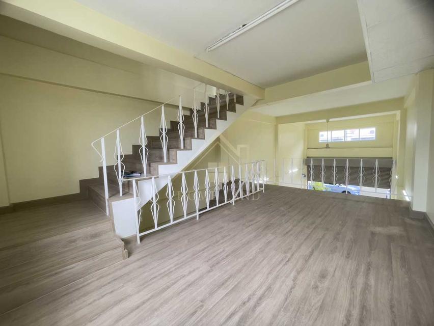 อาคารพาณิชย์ 3.5 ชั้น รีโนเวท ซอย พระยาในธาตุแยก 17 (ซอยศิวปรีชา) บางบอน 4