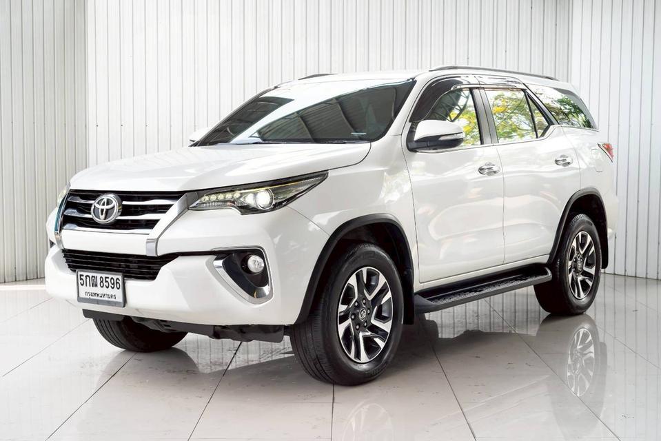 TOYOTA FORTUNER 2.4 V ปี 2016 สีขาว โฉม ปี15-ปัจจุบัน