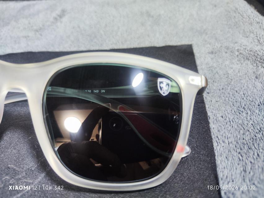 แว่นกันแดด RayBan RB4433M Scuderia Ferrari Collection F625/6G 54-20 145 3N โดดเด่นด้วยกรอบสีขาวขัดเงา ตัดกับปลายขาแว่นสีแดง อ่านรายละเอียดก่อน รูปที่ 5