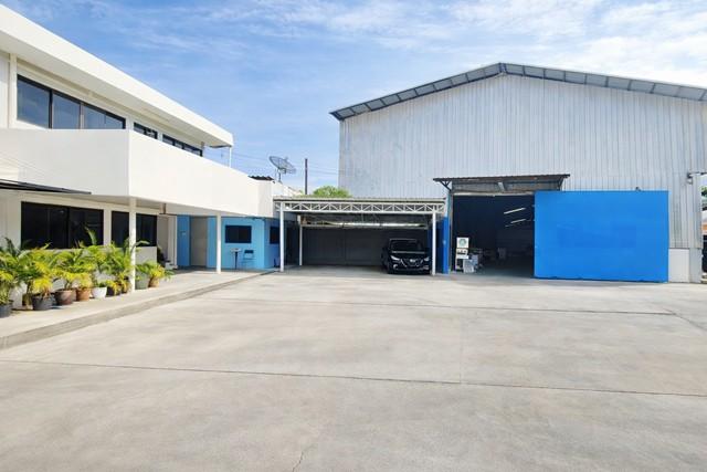 ติดสวนหลวง 2000ตร.ม. ตลาดหนองบอน 1 กม. เฉลิมพระเกียรติ ร.9 ซอย 41-47 โกดังให้เช่า 8นอน 6น้ำ ย่านประเวศ 1ไร่กว่า หรือ 500