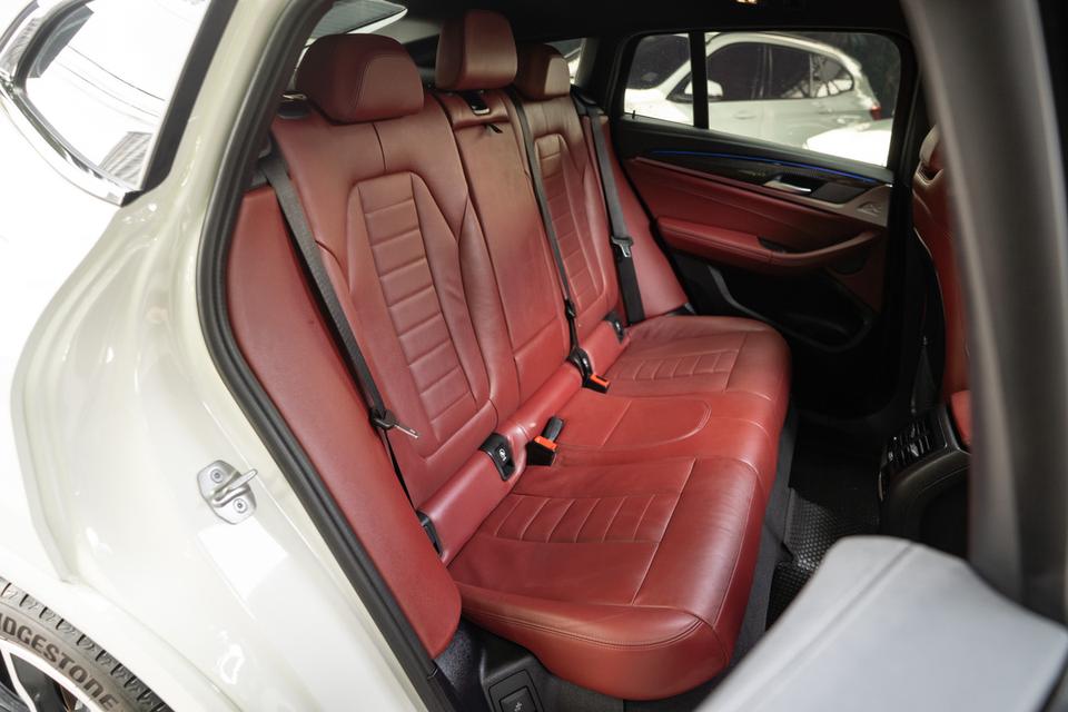 “BMW X4 xDrive 20d M Sport LCI”  ปี 2023📌𝐁𝐌𝐖 𝐗𝟒 พร้อมจอง! สีขาว เบาะแดง❤️‍🔥 รูปที่ 6