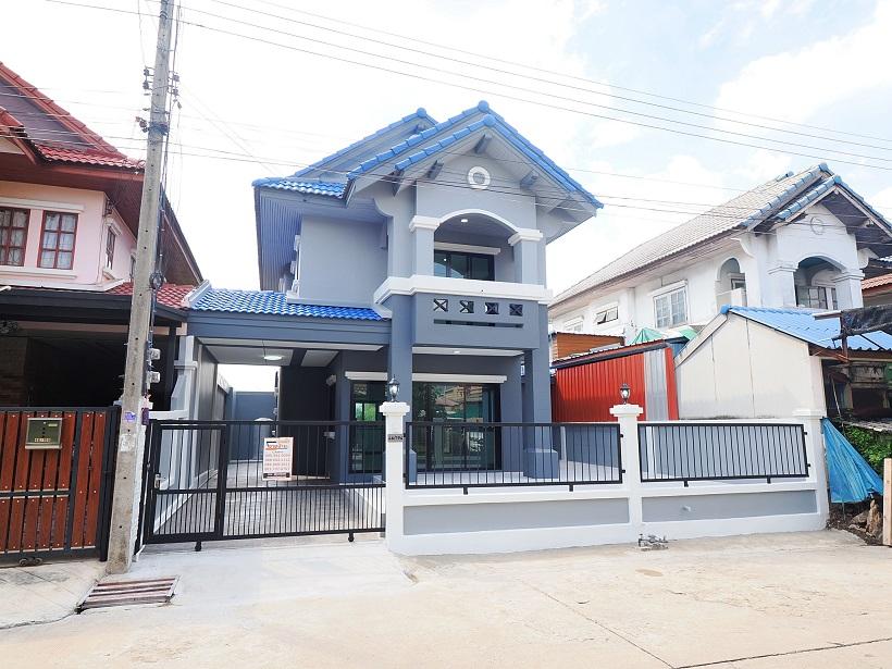 ขายราคาพิเศษ บ้านแฝด 2 ชั้น คันทรีพาร์ค15 ขนาด 39 ตร.ว. 4นอน 2น้ำ บ้านหลังใหญ่ พรีเมี่ยม พื้นที่ใช้สอยกว้าง รีโนเวทใหม่ทั้งหลัง พร้อมเข้าอยู่ได้ทันที 1