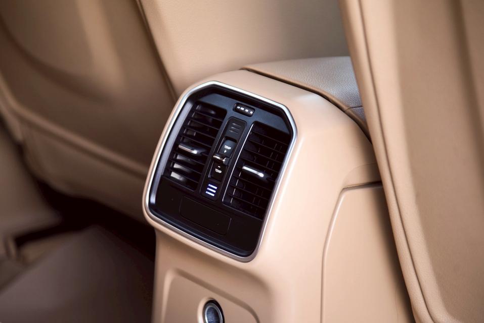 รหัสรถ CBL5899 Porsche Macan 2.0 Turbo AT 2015 10