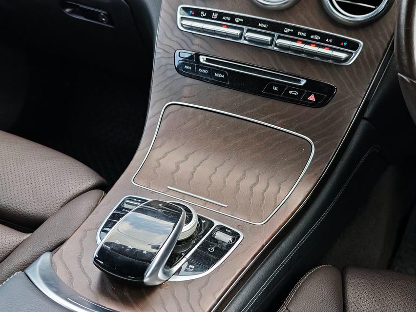Mercedes-Benz GLC250d Off-Road ปี 2018 รูปที่ 15