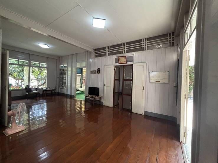 ขายที่ดินพร้อมบ้าน ติดถนนซอยเจริญนคร 78 ขนาด 256.4 ตารางวา สนใจติดต่อ 0858289454 4