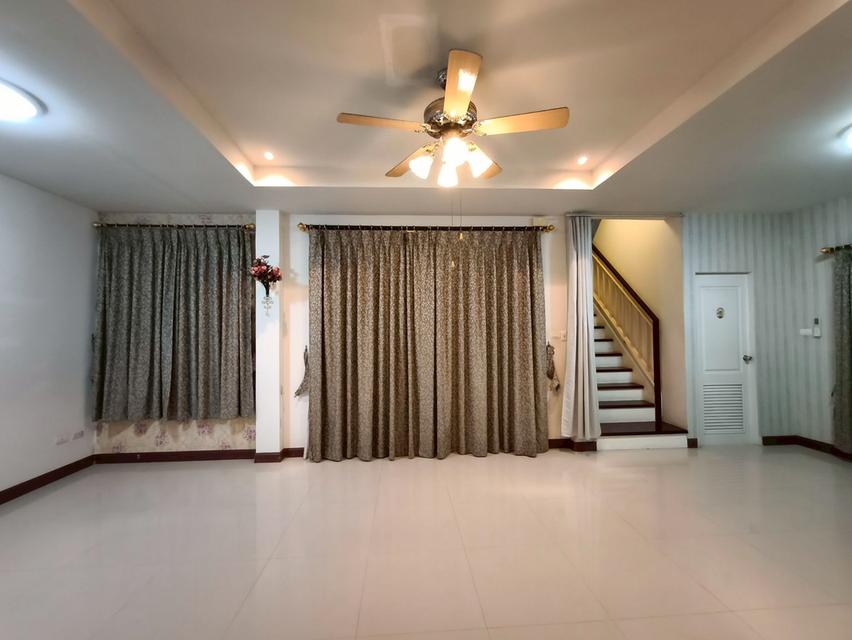 ขายทาวน์โฮม 3 ชั้น สไตล์บ้านเดี่ยว หลังมุม ทำเลศักยภาพ 6