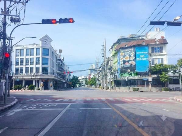 ขายด่วน ๆ ที่ดินพร้อมบ้านเดี่ยว 2 ชั้น 209 วา ทำเลดี ซอยรัชดานิเวศน์ 22 ห้วยขวาง 17