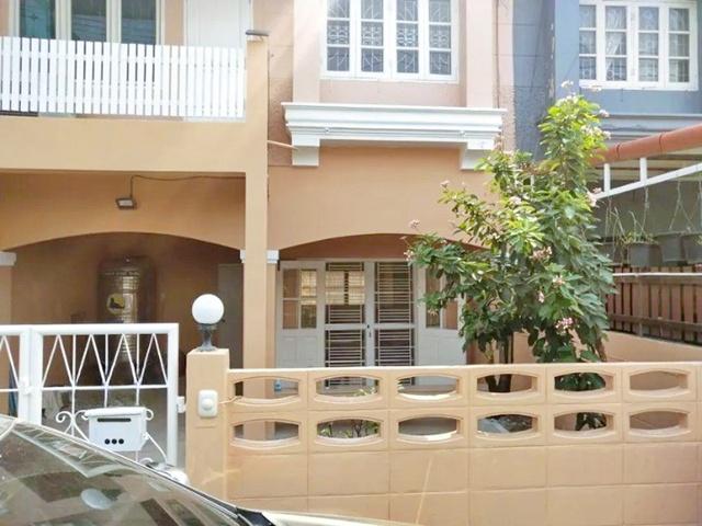 ซ.ลาดพร้าว 83-89 ม.รัตนบัณฑิต 2.4 กม. ให้เช่าทาวน์เฮ้าส์ 2 ชั้น 3 นอน 2 น้ำ ร่มรื่น อิมพีเรียลเวิลด์ ลาดพร้าว 1.1 กม. ถ.