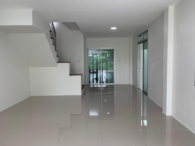 ขาย :ทาวน์เฮาส์ 3 ชั้น, เนื้อที่ 26 ตรว. ซอยรามอินทรา 39 ( ถนนสุขาภิบาล 5 ซอย 5 )