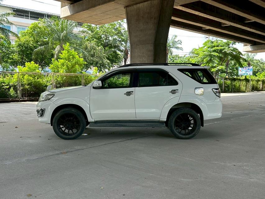 ขายรถ Toyota Fortuner 2.7V ปี 2012 สีขาว เกียร์ออโต้ 7