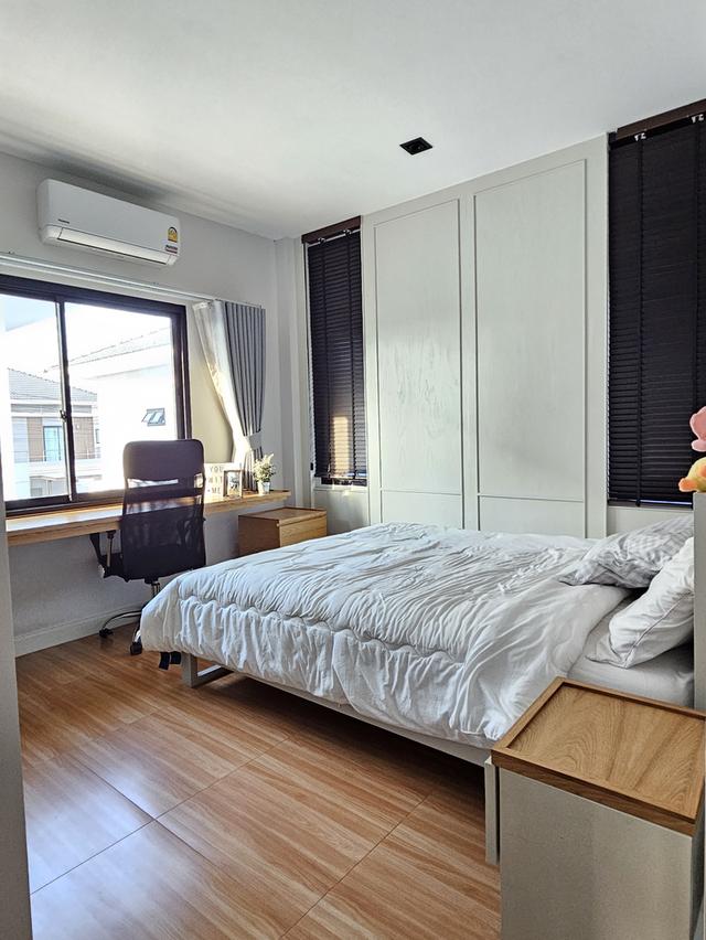 ขายบ้าน 3 นอน 3 น้ำ พร้อมเฟอร์นิเจอร์และเครื่องใช้ไฟฟ้าครบ ราคา 5.5 ล้าน 3