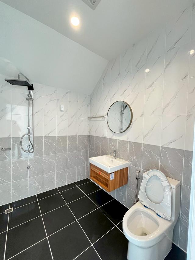 บ้านแฝดสองชั้น ทำเลห้วยวังนอง โครงการบ้านศิริทรัพย์ 10