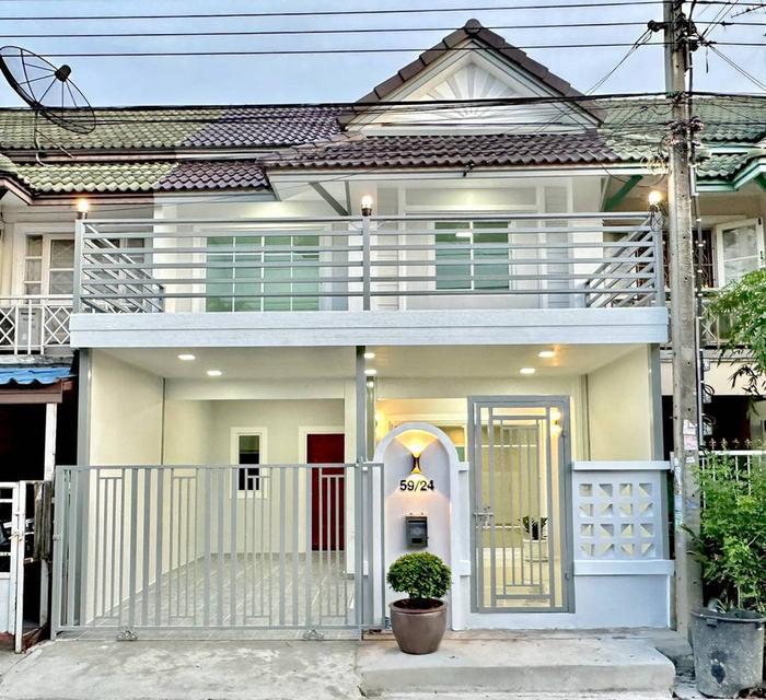  บ้านทาวน์เฮ้าส์ 2 ชั้น โครงการดี มีนิติบุคคล หมู่บ้านพฤกษา 14A ถนนวัดลาดปลาดุก 2