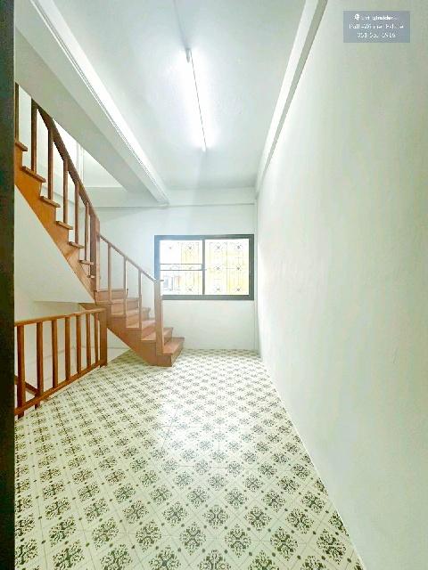 รร.นานาชาติเรนทรี 2.8 กม.ซ.จันทร์ 41-45 สุรศักดิ์ 1.8กม. อาคารพาณิชย์ 3.5 ชั้นมีดาดฟ้า 4 นอน 2 น้ำ 18 ตร.วา. 5