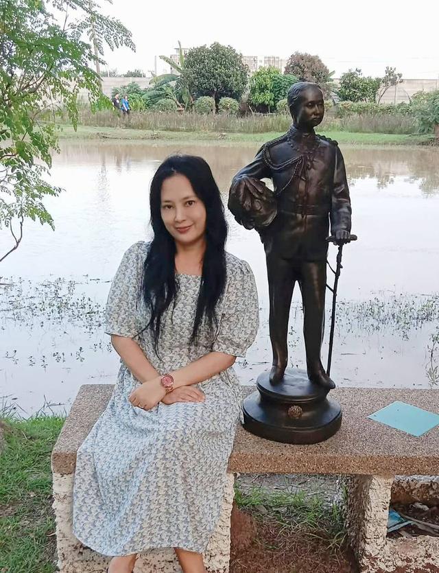 780.พระบรมรูปหล่อในหลวงรัชกาลที่5 พระบาทสมเด็จพระปรมินทรมหาจุฬาลงกรณ์ พระจุลจอมเกล้าเจ้าอยู่หัว ประทับยืน ฐานกลม (องค์ใหญ่)
