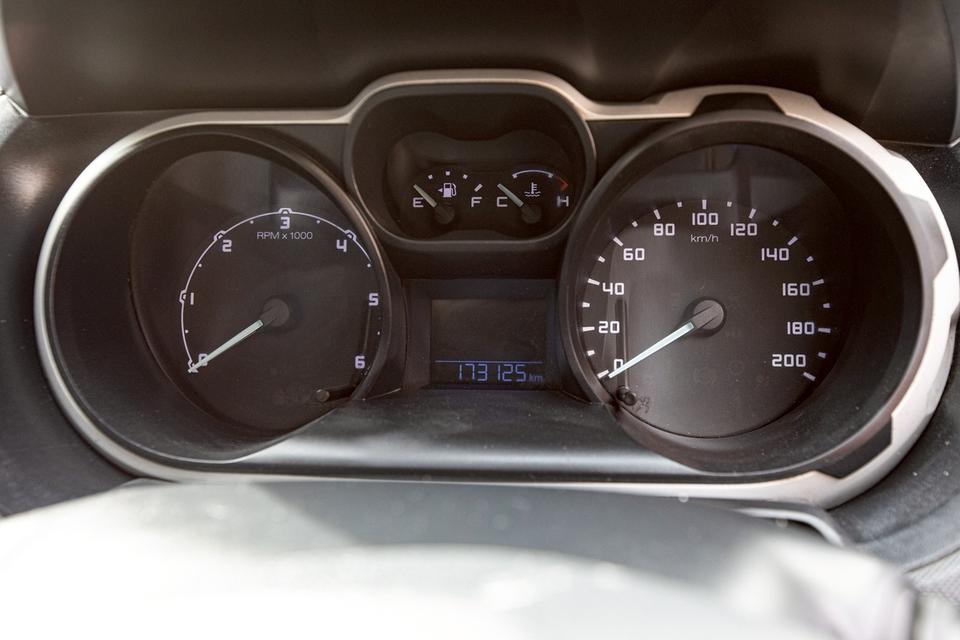 Ford Ranger Hi-lander 4ประตู 2.2 XLT เกียร์ MT ปี 2013 สีแดง สภาพดี 16