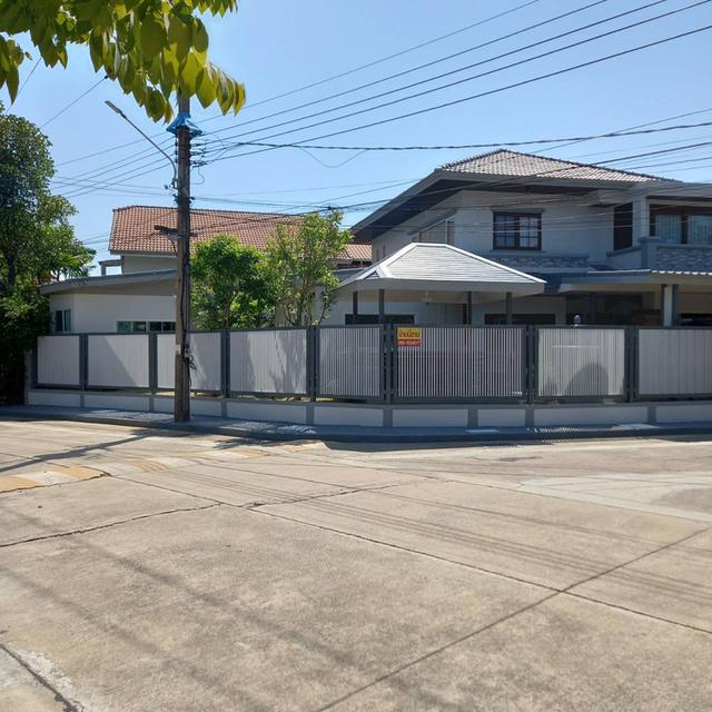 ขายบ้านเดี่ยว 2 ชั้น 🏡  💸ราคา 8.8 ล้านบาท 📲 085-1634017 🙋เจ้าของขายเอง  🏡เนื้อที่ 105.4 ตรว. หลังหัวมุม 5 นอน 5 นำ้ ที่จอดรถ 3 คันใกล้ทางด่วน 2