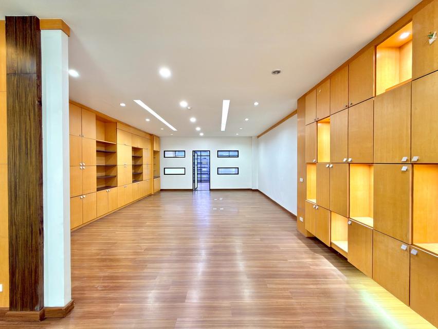 พื้นที่ให้เช่าติดBTSเอกมัย พื้นที่เช่าทำร้านค้า สปา โยคะ คาเฟ่ลับ ร้านทำเล็บ ต่อขนตา สถาบันสอนพิเศษ คลินิคเฉพาะทาง สตูดิโอ ร้านอาหาร ออฟฟิศ 10