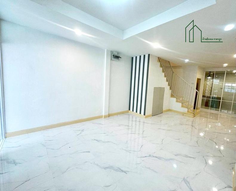 หมู่บ้านฉัตรณรงค์วิลล่า 3 ถ. ลำลูกกา ซ. เปียร์นนท์ ใก้ลสถานีรถไฟฟ้าคูคต  5