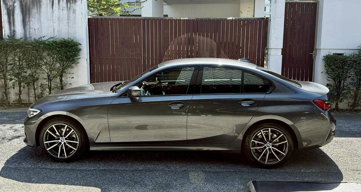 BMW 320d Limousine RHD ปี 2018 จด 2020 7