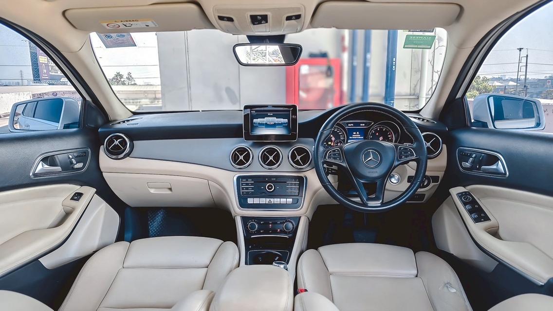Mercedes-Benz GLA 200 AMG Dynamic 1.6 7A/T ปี 2019 12