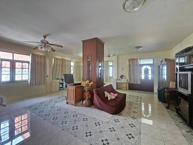 ขายบ้านเดี่ยวเนื้อที่ขนาดใหญ่เหมาะแก่การ รีโนเวท ขายตามสภาพค่ะ ติดขอบอ่างมาบประชัน พัทยา 7