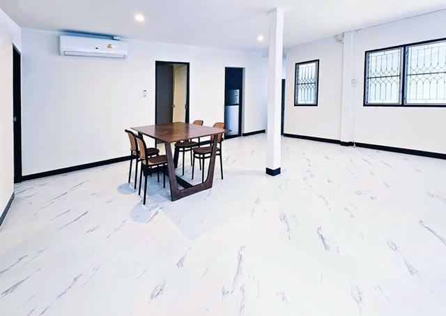 MRT ห้วยขวาง 600ม ตลาดสดห้วยขวาง 800 ม. ให้เช่าบ้านชั้นเดียว 320ตร.ม..ถ.ประชาราษฎร์บำเพ็ญ2-10 80ตร.วา.รร.นานาชาติรีเจนท์ 5