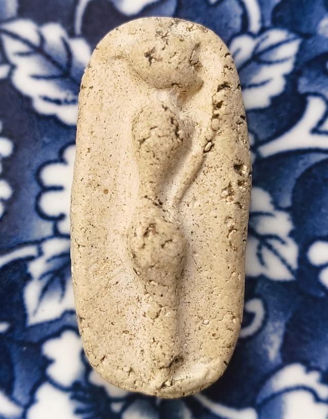 พระผงกรุวัดพลับเนื้อเก่าค่ะ