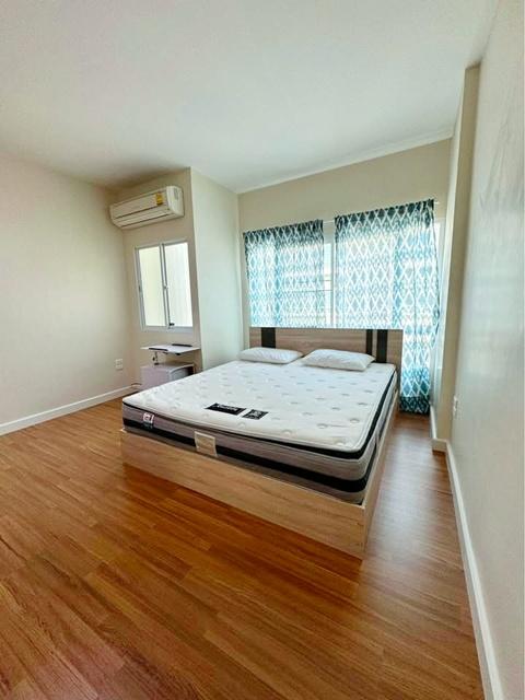 ซ.รามคำแหง 140-146 เตรียมอุดมศึกษาน้อมเกล้า MRT สัมมากร 1 กม. ให้เช่าทาวน์โฮม 3 ชั้น พร้อมเฟอร์ฯ 204 ตร.ม.17 ตร.วา. 3 นอ 2