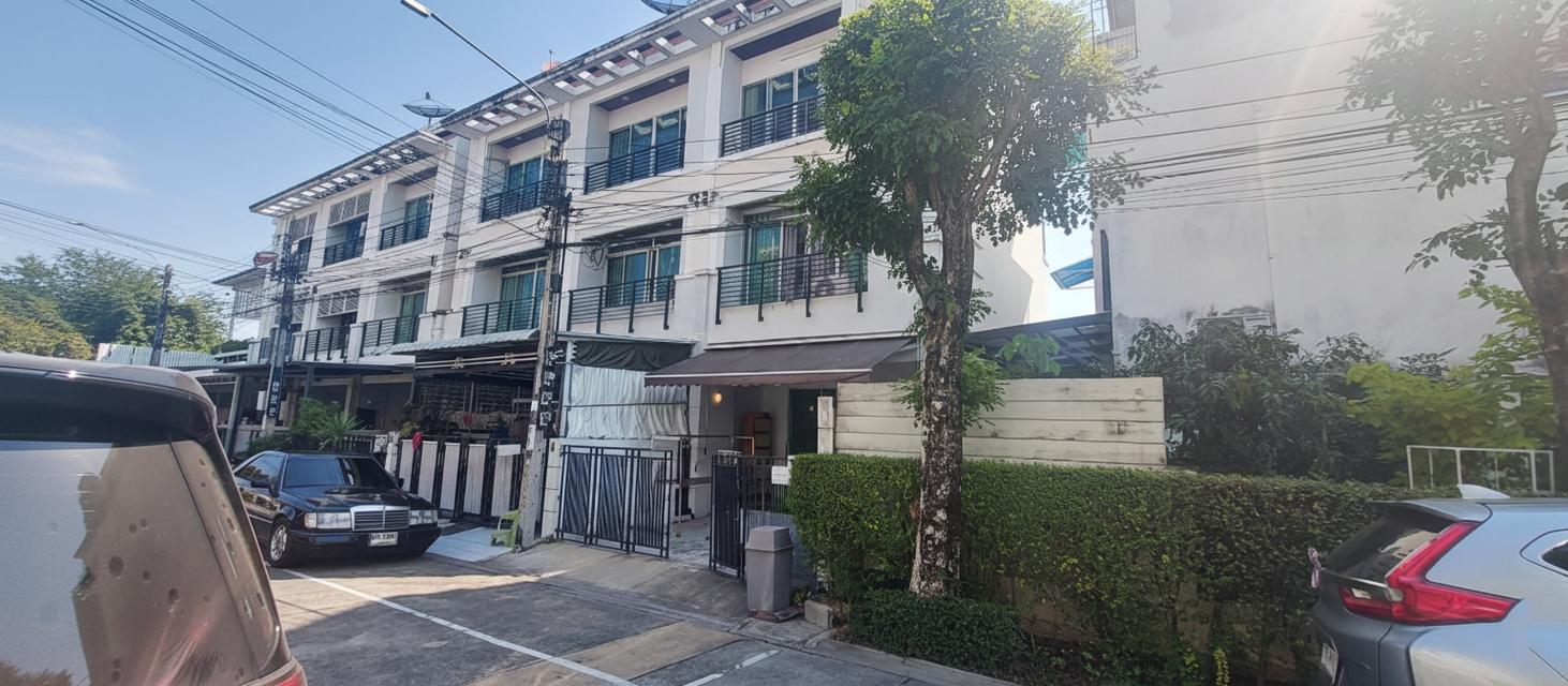 ทาวน์โฮม 3 ชั้น ใจกลางย่าน สาทร-ตากสิน ใกล้ bts วุฒากาศ 1