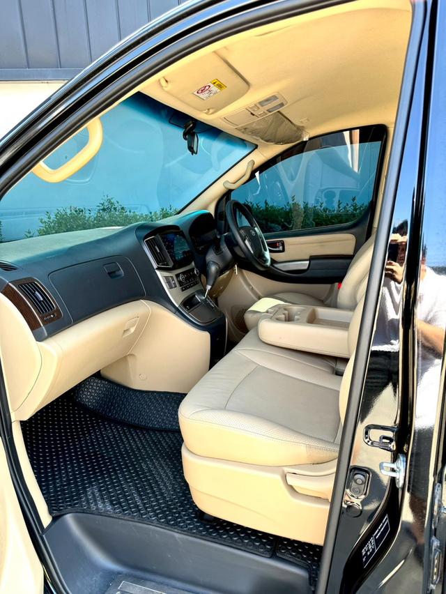 HYUNDAI H-1 2.5 Elite ปี2018 ไมล์น้อย 66,xxx โลแท้ เข้า 0 ตลอดรถบ้านมือเดียวป้ายแดง ยางใหม่ปี 25 9