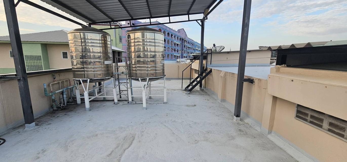 โฮมออฟฟิศ อุดมสุข 50 ตารางวา พื้นที่ใช้สอยทั้งหมด 580 ตารางเมตร ขาย 16 ล้านบาท ให้เช่า 60,000 บาท 19