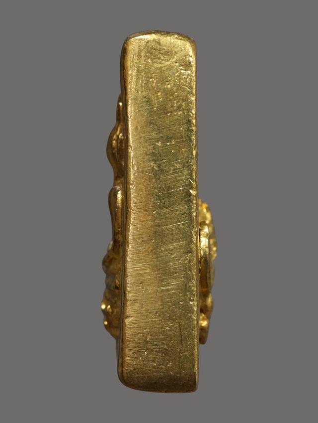 พระสมเด็จจิตรลดา เนื้อสัมฤทธิ์ไหลทองคำ รูปที่ 4