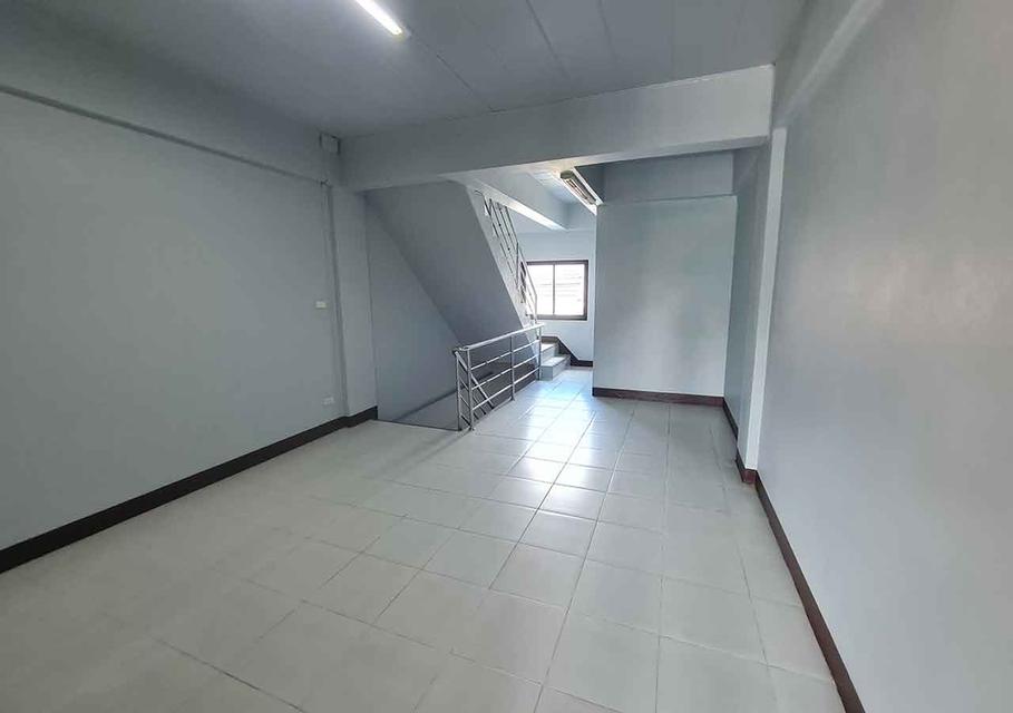 ตึกแถวติดถนนสายหลัก ใกล้ห้างแม็คโคร ขายถูกกว่าข้างเคียงแน่นอน สภาพดีมาก 13