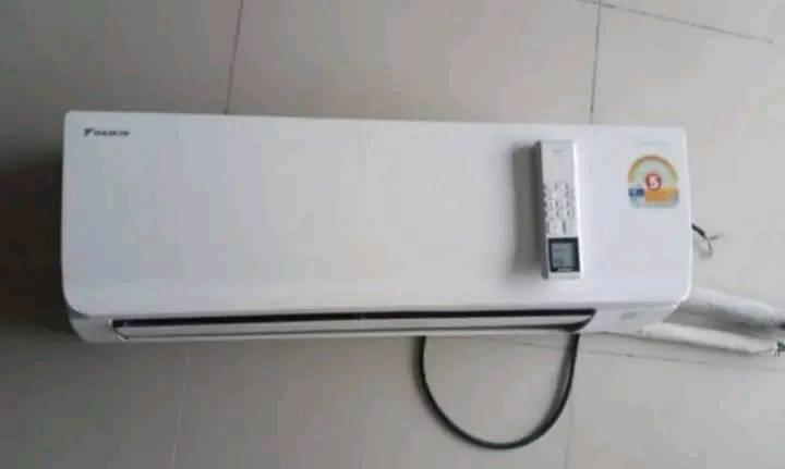 เครื่องปรับอากาศแอร์ไดกิ้น ขนาด 12,000 BTU