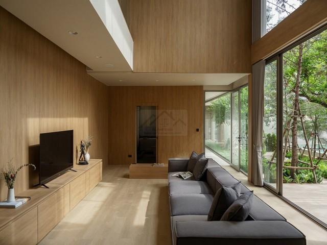 ขายบ้านเดี่ยวสร้างใหม่ 125 ตรว 5 ห้องนอน พร้อมสระว่ายน้ำ สวนขนาดใหญ่ ทำเลริมถนนใหญ่ ถนนสิรินธร ใกล้ทางด่วน ติดสถานีรถไฟฟ