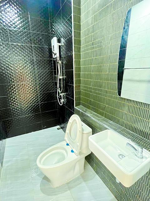 วัดเขาทอง 600 ม. พยุหะคีรี พร้อมเฟอร์ฯ ตลาดเขาทอง 900 ม ใกล้ ม.มหิดล นครสวรรค์ 800 ม. บ้านใหม่ 2 ชั้นสภาพสวย 3 นอน 3 น้ำ 6