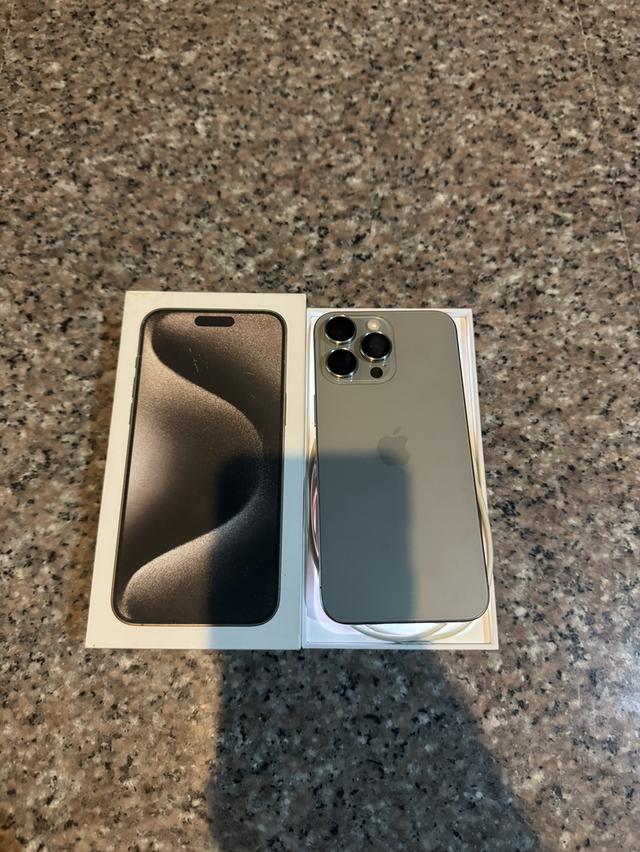 ขายๆๆๆถูกๆๆไอโฟน15ProMaxสีใหม่Natural Titanuim 256กิ๊กยกกล่องอีมี่ตรงสูนTrueสภาพสวยๆใช้งานปกติหมดทุกๆฟังชั่นเครื่องรีสโตได้ตลอดไม่มีติดไอคราว Model TH 2