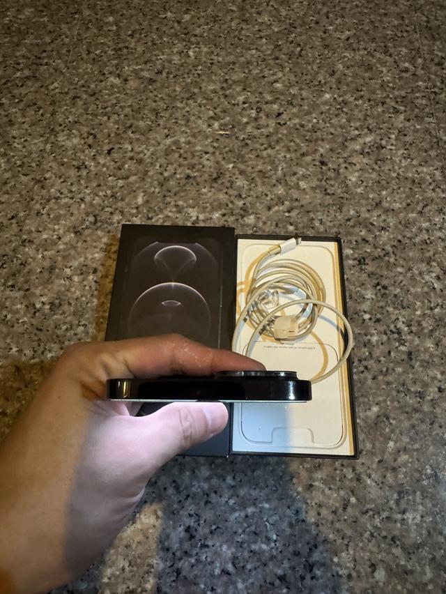 ขายๆๆๆถูกๆๆไอโฟน12ProMaxสีใหม่หายากGraPhite256กิ๊กยกกล่องอีมี่ตรงสูนTrueสภาพสวยๆใช้งานปกติหมดทุกๆฟังชั่นเครื่องรีสโตได้ตลอดไม่มีติดไอคราว Model TH/A ( 3