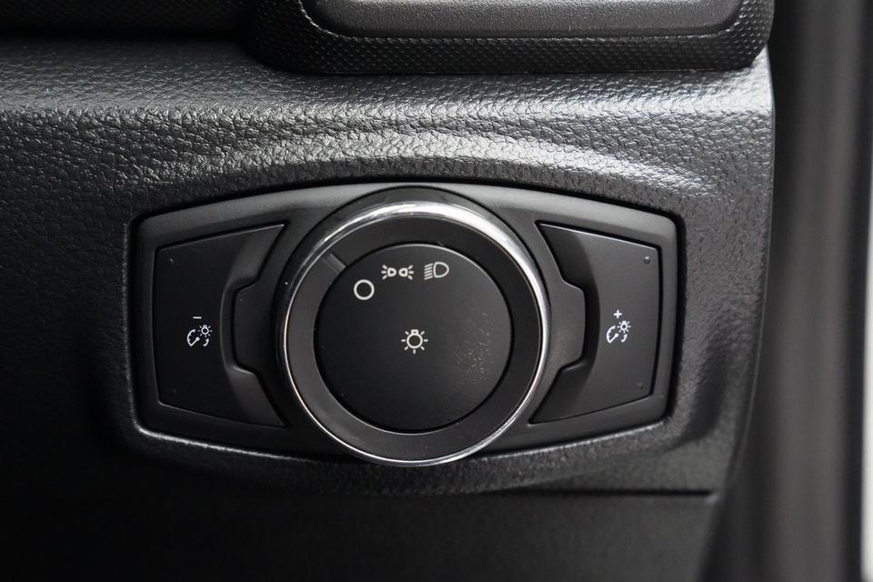 FORD RANGER Standard Cab 2.2 XL MT ปี 2021 สี ขาว 10