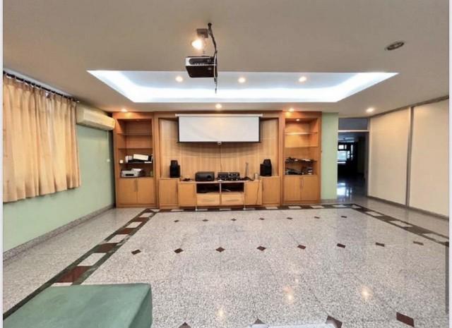 ขายอาคาร 6.5 ชั้น กว่า 3000 ตรม. ย่านเหม่งจ๋าย รัชดา ติดถนนประชาอุทิศ ใกล้เลียบด่วน เอกมัย ทองหล่อ ใกล้สถานทูตลาว 7