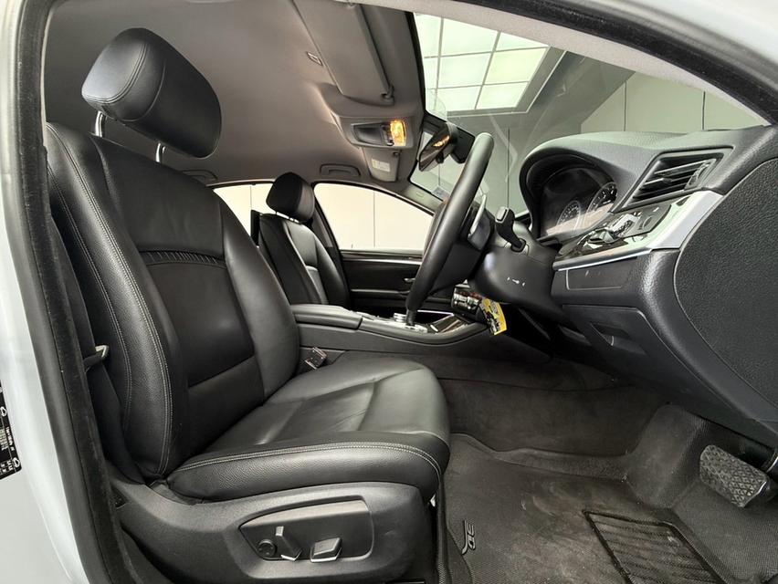 BMW SERIES 5, 528i LUXURY โฉม F10 ปี10-17 ปี2015สีเทา เครื่องยนต์เบนซิน 4 สูบ TwinPower Turbo 218 แรงม้า 🚀🚀 ไมล์แท้ 259,472 km. พร้อมป้ายทะเบียน✅✅ รูปที่ 8