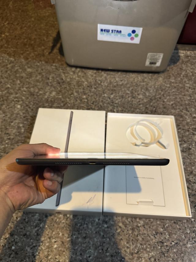 ขายiPadGen7สีSpace Gray32กิ๊กมีกล่องอีมี่ตรงไร้รอยตกใช้งานดีทุกๆฟังชั่นถูกๆ 4